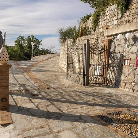 Lice Verici Villa