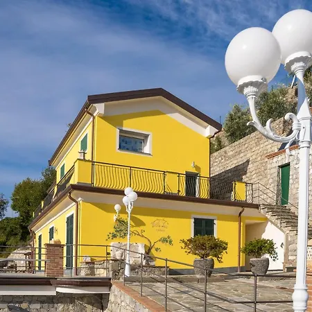 Lice Verici Willa Casarza Ligure